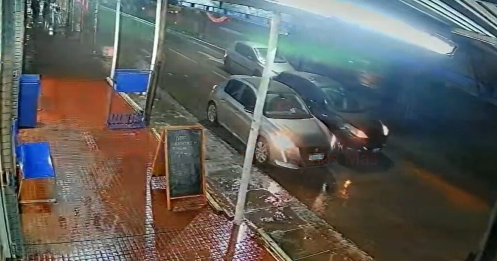 A los tiros en plena tormenta en La Matanza: quisieron robarle el auto, era policía y los repelió a balazos imagen-101