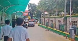 Tiroteo dentro de una escuela en Tailandia: hay 2 personas muertas, al menos 15 alumnos heridos y el tirador, un adolescente de 15 años resultó abatido Tiroteo dentro de una escuela en Tailandia: hay 2 personas muertas, al menos 15 alumnos heridos y el tirador, un adolescente de 15 años resultó abatido imagen-2