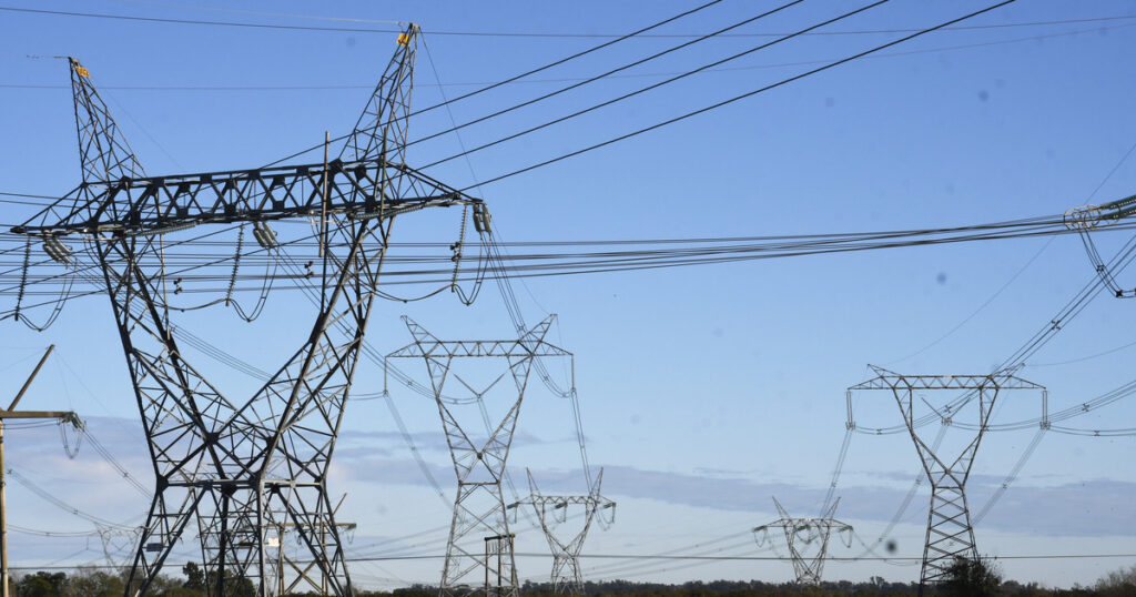 El Gobierno quiere destrabar una obra eléctrica clave de US$ 800 millones y apuesta al RIGI para atraer inversores El Gobierno quiere destrabar una obra eléctrica clave de US$ 800 millones y apuesta al RIGI para atraer inversores imagen-106