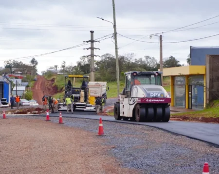 San Vicente: nueva obra de asfaltado conecta la UNAU, el Automotocar y tres barrios locales San Vicente: nueva obra de asfaltado conecta la UNAU, el Automotocar y tres barrios locales imagen-129