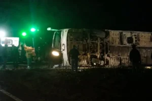 La ruta 14 bajo la lupa tras el vuelco fatal de un colectivo que dejó un muerto y 14 heridos graves imagen-1