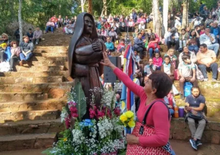 Con fe y tradición, cientos de fieles se preparan para peregrinar hasta el Santuario Santa María del Yguazú imagen-6