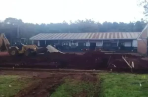 Sigue el reclamo de los padres por la obra de la Escuela N° 773 de Montecarlo, mientras avanza el nuevo edificio imagen-1