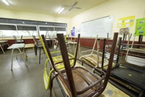 Numerosos establecimientos educativos sin clases este lunes por el paro docente Numerosos establecimientos educativos sin clases este lunes por el paro docente imagen-3