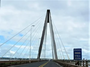 Mejorarán el alumbrado del puente Posadas-Encarnación y habrá tránsito alternado durante dos días Mejorarán el alumbrado del puente Posadas-Encarnación y habrá tránsito alternado durante dos días imagen-2
