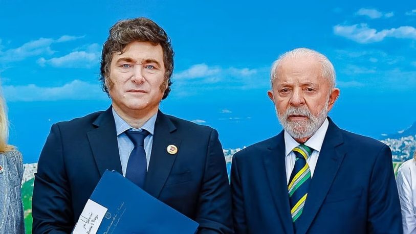 Milei redobló sus críticas contra Lula: “Es un ladrón y lo liberaron por una falla en el procedimiento” Milei redobló sus críticas contra Lula: “Es un ladrón y lo liberaron por una falla en el procedimiento” imagen-5