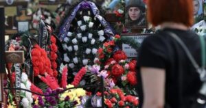 El entramado de las «viudas negras» de Rusia: la oscura estafa de matrimonios exprés para cobrar compensaciones de militares caídos El entramado de las "viudas negras" de Rusia: la oscura estafa de matrimonios exprés para cobrar compensaciones de militares caídos imagen-2