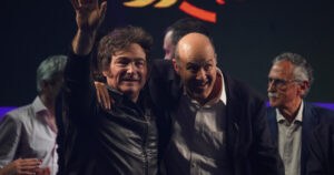Javier Milei y sus medidas, EN VIVO: el Presidente tuvo un gesto de apoyo con Federico Sturzenegger en medio de las internas por el fracaso de la Ley de Tierras Javier Milei y sus medidas, EN VIVO: el Presidente tuvo un gesto de apoyo con Federico Sturzenegger en medio de las internas por el fracaso de la Ley de Tierras imagen-4