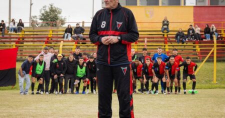 Cumplió 30 años ininterrumpidos como DT de su club, hace más de siete años que no gana pero no renuncia porque todavía sueña con ascender imagen-20