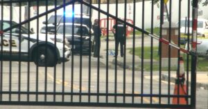 Pánico en una universidad de Virginia: cinco heridos a balazos, uno en estado crítico y varios sospechosos involucrados imagen-4