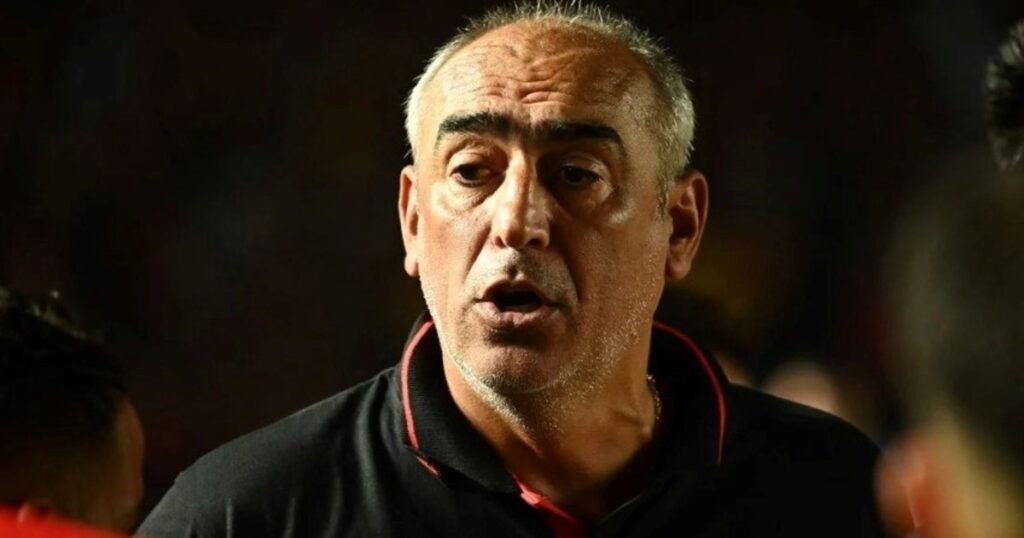 El extraño caso de Colón: va a buscar al técnico que echó en 2024 El extraño caso de Colón: va a buscar al técnico que echó en 2024 imagen-5