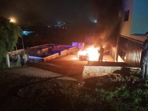 Investigan el incendio intencional de un auto que quedó destruido en Bernardo de Irigoyen imagen-7