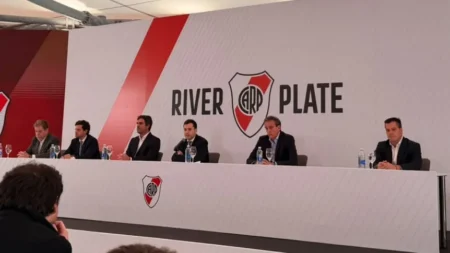El error que reconoció Di Carlo con los jugadores apartados en River - TyC Sports imagen-15