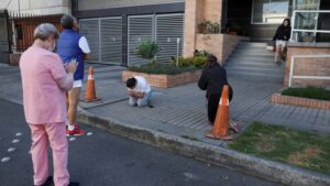 Fuerte terremoto de 7,4 sacudió Colombia y reportan daños en edificios Fuerte terremoto de 7,4 sacudió Colombia y reportan daños en edificios imagen-1