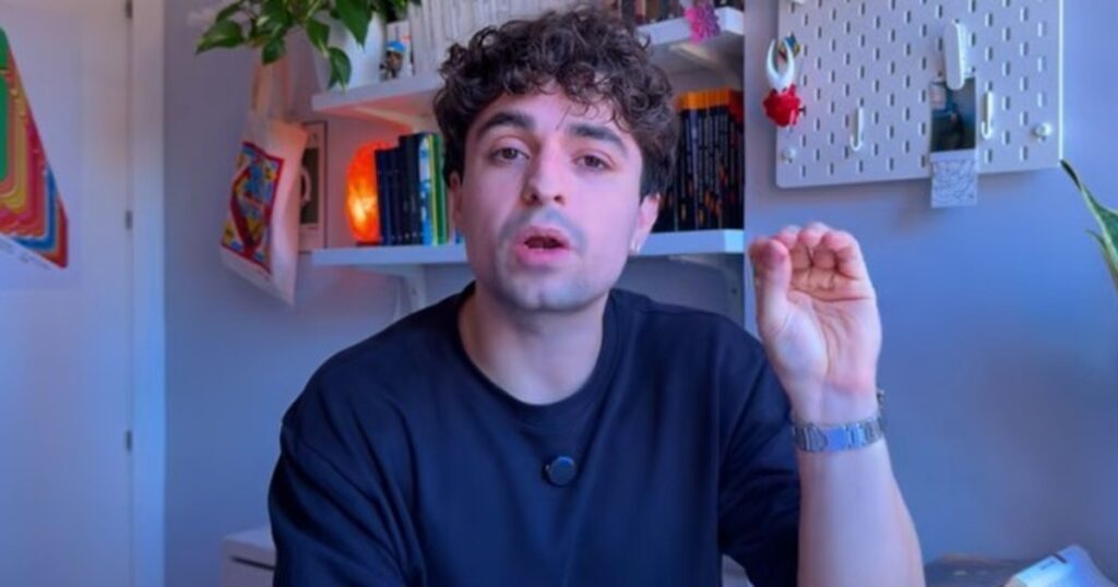 Néstor Baruque, filósofo de 28 años: “Las personas que nos hemos criado con un teléfono móvil tenemos falta de sentido; se nos ha educado para estar alejados de nuestro pensamiento” imagen-96