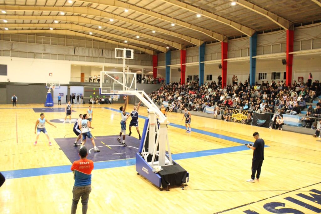 Ante el CePARD colmado, OTC y Regatas Corrientes jugaron un amistoso rumbo a la Liga Nacional de Básquetbol Ante el CePARD colmado, OTC y Regatas Corrientes jugaron un amistoso rumbo a la Liga Nacional de Básquetbol imagen-5