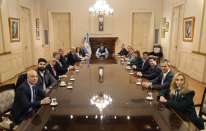 Con eje en indicadores económicos y la causa Malvinas, Milei reunió a su gabinete imagen-4