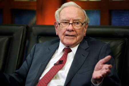 El magnate financiero Warren Buffett dejó la presidencia del holding que lideró por 56 años imagen-8