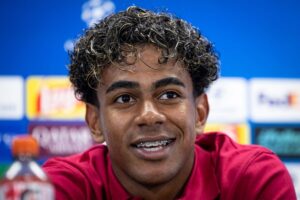 Lamine Yamal se diferenció de la candidatura de Kylian Mbappé al Balón de Oro: “Somos los mejores, pero lo merezco yo” imagen-1