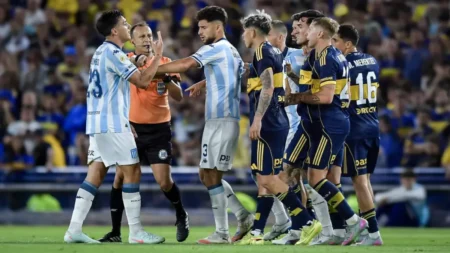 Morbo, polémicas y títulos: así fueron los últimos mano a mano entre Boca y Racing - TyC Sports imagen-12