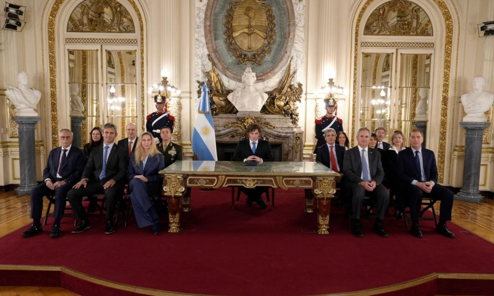 Milei anunció más sanciones a empresas inglesas y pidió “unidad” por Malvinas Milei anunció más sanciones a empresas inglesas y pidió “unidad” por Malvinas imagen-5