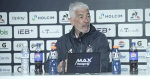 De Felippe, caliente tras la derrota con Boca: "¿A quién querés que ponga, a mi vieja? imagen-1
