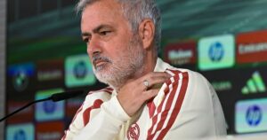 El cruce entre Mourinho y un futbolista del Barcelona en la previa del clásico imagen-1