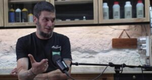 El carpintero que aprendió el oficio en YouTube y vive de hacer un solo mueble al mes que cobra U$S 3.500 imagen-4