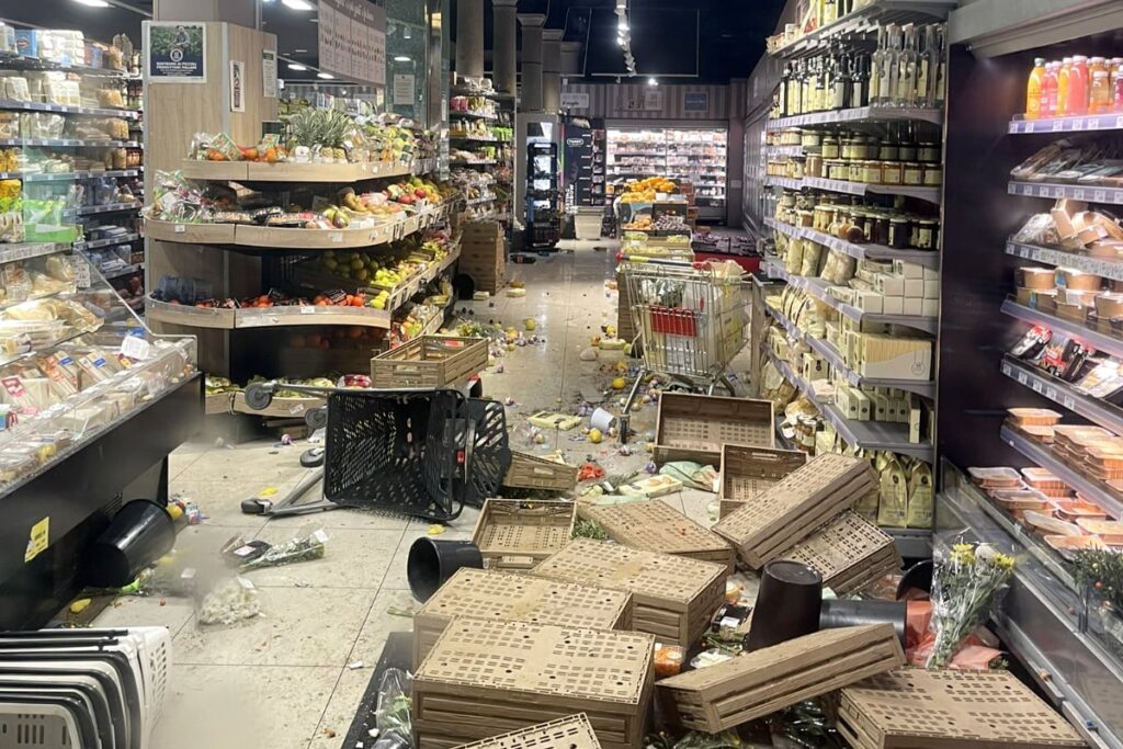Nuevos disturbios en Italia: saqueos, destrozos y enfrentamientos con la Policía en el centro de Milán imagen-105