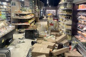 Nuevos disturbios en Italia: saqueos, destrozos y enfrentamientos con la Policía en el centro de Milán Nuevos disturbios en Italia: saqueos, destrozos y enfrentamientos con la Policía en el centro de Milán imagen-3