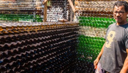 Se quedaron sin trabajo y construyeron una casa de 70 m² con más de 10.000 botellas de vidrio recicladas imagen-7