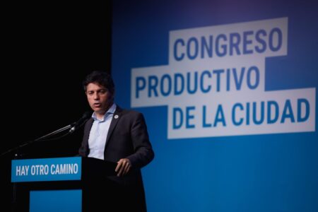 Axel Kicillof desembarcó en la ciudad de Buenos Aires con una actividad de su agrupación imagen-7