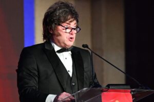 Javier Milei y sus medidas, EN VIVO: “La casta, la alta política, los empresaurios y los periodistas no son muy distintos” Javier Milei y sus medidas, EN VIVO: “La casta, la alta política, los empresaurios y los periodistas no son muy distintos” imagen-1