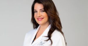 Pilar Esteban, médica especialista en aparato digestivo: “La inflamación crónica y la alteración de la microbiota intestinal están relacionadas con el envejecimiento” Pilar Esteban, médica especialista en aparato digestivo: “La inflamación crónica y la alteración de la microbiota intestinal están relacionadas con el envejecimiento” imagen-2
