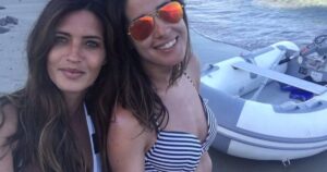 Sara Carbonero dedica a Isabel Jiménez una emotiva declaración de amistad: "Mi compañera de vida y de aventuras todos estos años. Mi mejor copiloto, nuestra mujer todoterreno que va contagiando alegría por donde pasa" imagen-3