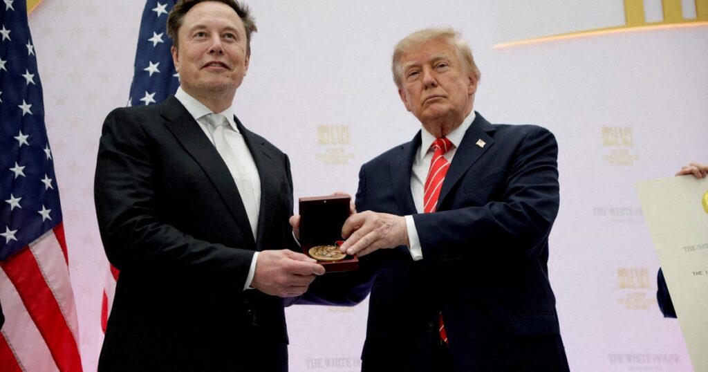 "No fui yo ni fue Elon": Trump salió a despegarse de las acusaciones por las restricciones a Starshield, el sistema militar que usa Ucrania imagen-106