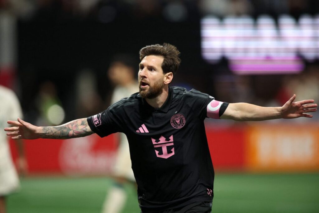 Lionel Messi anotó dos goles, llegó a 936 tantos en su carrera e Inter Miami venció 3-1 a Atlanta United Lionel Messi anotó dos goles, llegó a 936 tantos en su carrera e Inter Miami venció 3-1 a Atlanta United imagen-105