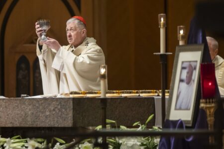 Blase Cupich, arzobispo de Chicago, sobre el cáncer del Papa: “La gente está muy inquieta y espera que todo salga lo mejor posible imagen-8