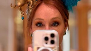 J.K. Rowling vive atrincherada en X mientras HBO se prepara para el estreno de ‘Harry Potter’. No es parte de la docuserie sobre su vida y polémicas que prepara BBC J.K. Rowling vive atrincherada en X mientras HBO se prepara para el estreno de 'Harry Potter'. No es parte de la docuserie sobre su vida y polémicas que prepara BBC imagen-4