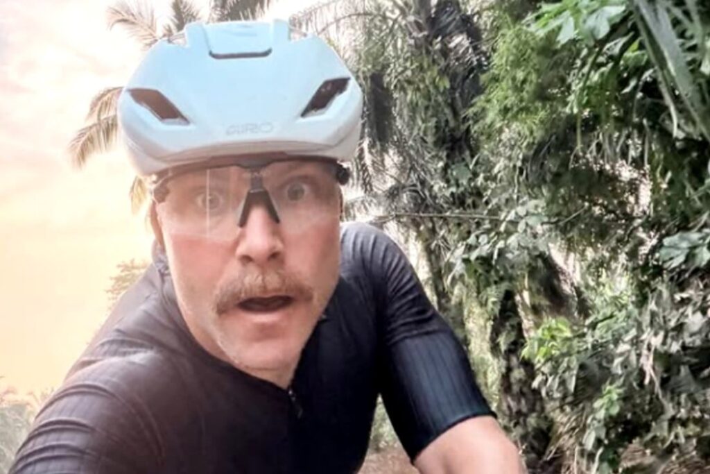 Valtteri Bottas, piloto de F1, viajó 400 kilómetros en bicicleta para llegar al Gran Premio de Singapur imagen-105