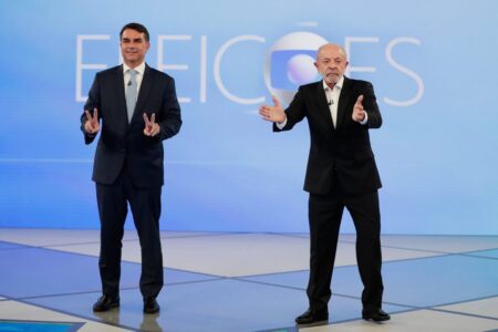 Lula y Bolsonaro se enfrentan en su último cara a cara antes del balotaje en Brasil imagen-9