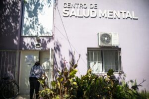 El dato que pasó inadvertido: los suicidios bajan entre adolescentes, pero aumentan después imagen-4