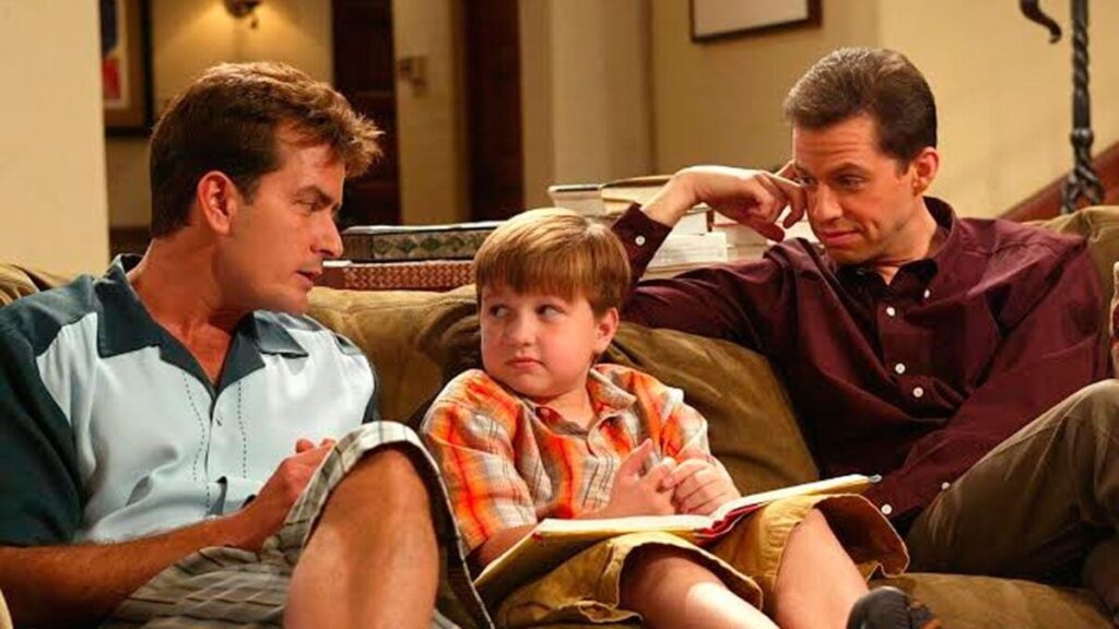 El sustituto de Charlie Sheen en ‘Dos hombres y medio’ no iba a ser Ashton Kutcher: Le ofrecieron 750.000 dólares por episodio, pero se echó para atrás El sustituto de Charlie Sheen en 'Dos hombres y medio' no iba a ser Ashton Kutcher: Le ofrecieron 750.000 dólares por episodio, pero se echó para atrás imagen-5