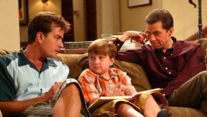 El sustituto de Charlie Sheen en ‘Dos hombres y medio’ no iba a ser Ashton Kutcher: Le ofrecieron 750.000 dólares por episodio, pero se echó para atrás El sustituto de Charlie Sheen en 'Dos hombres y medio' no iba a ser Ashton Kutcher: Le ofrecieron 750.000 dólares por episodio, pero se echó para atrás imagen-125