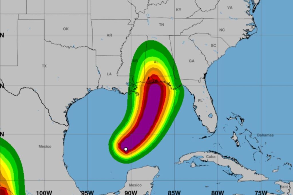 Se encienden las alarmas por la trayectoria del huracán Isaías y su paso por Florida este fin de semana imagen-5