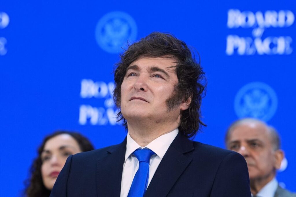En medio de los disturbios en Francia, Milei recordó su discurso de 2024 en Davos imagen-5