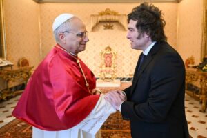 El mensaje de Milei al Papa tras el anuncio de su problema de salud: “Toda la Argentina lo acompaña” imagen-3