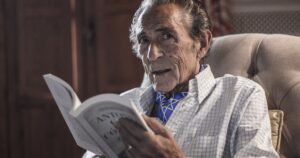 Antonio Gala, escritor español: "La felicidad no consiste en tener todo lo que se desea; no se trata de sumar objetos" imagen-2