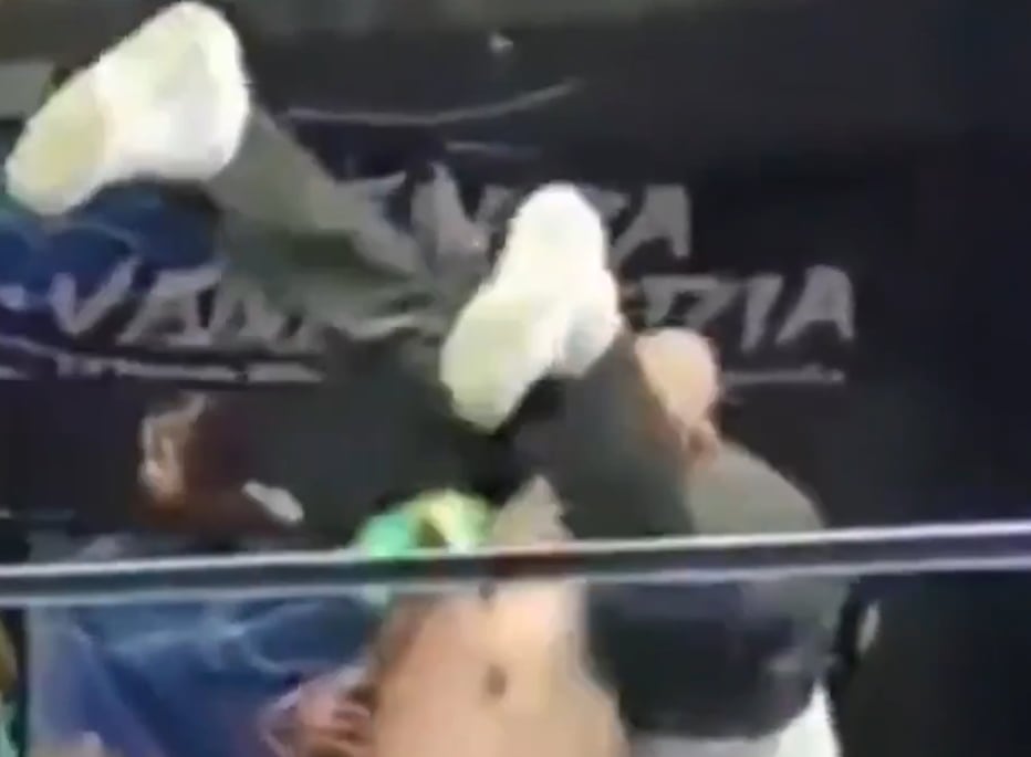 Tragedia en México: un luchador le aplicó una llave mortal a un árbitro y lo mató arriba del cuadrilátero imagen-105
