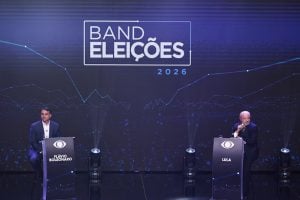 Brasil | Caliente cruce entre Lula y Flávio Bolsonaro en el último debate presidencial antes del balotaje del domingo: cruzaron duros reproches económicos y personales imagen-8
